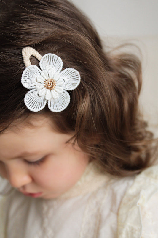 Clip | White Blossom |