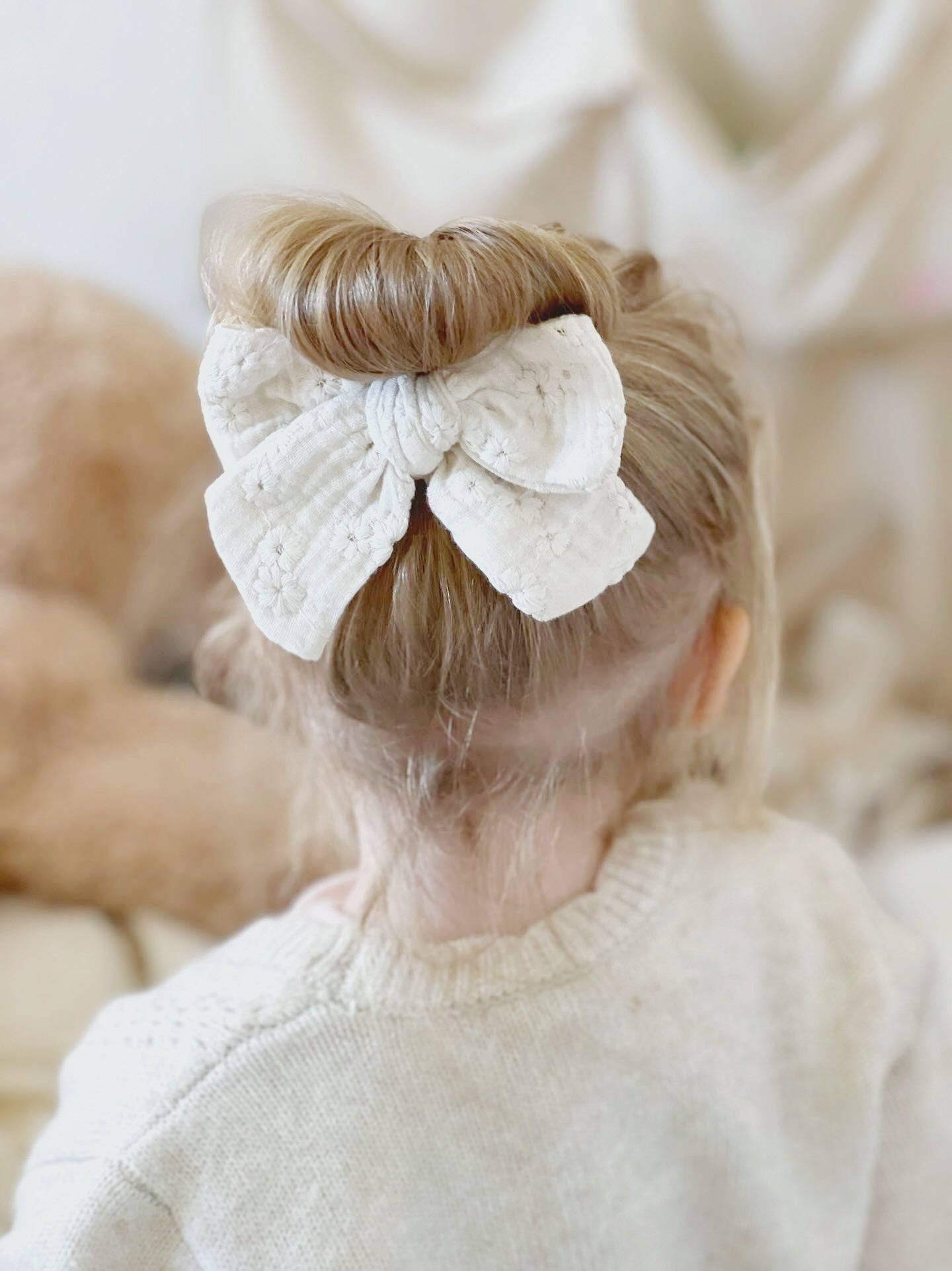 Embroidered ecru bow