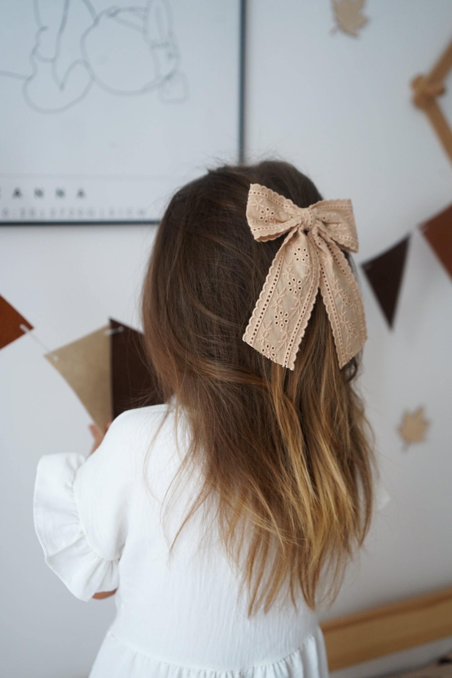 Fable Bow |   Beige Lace |