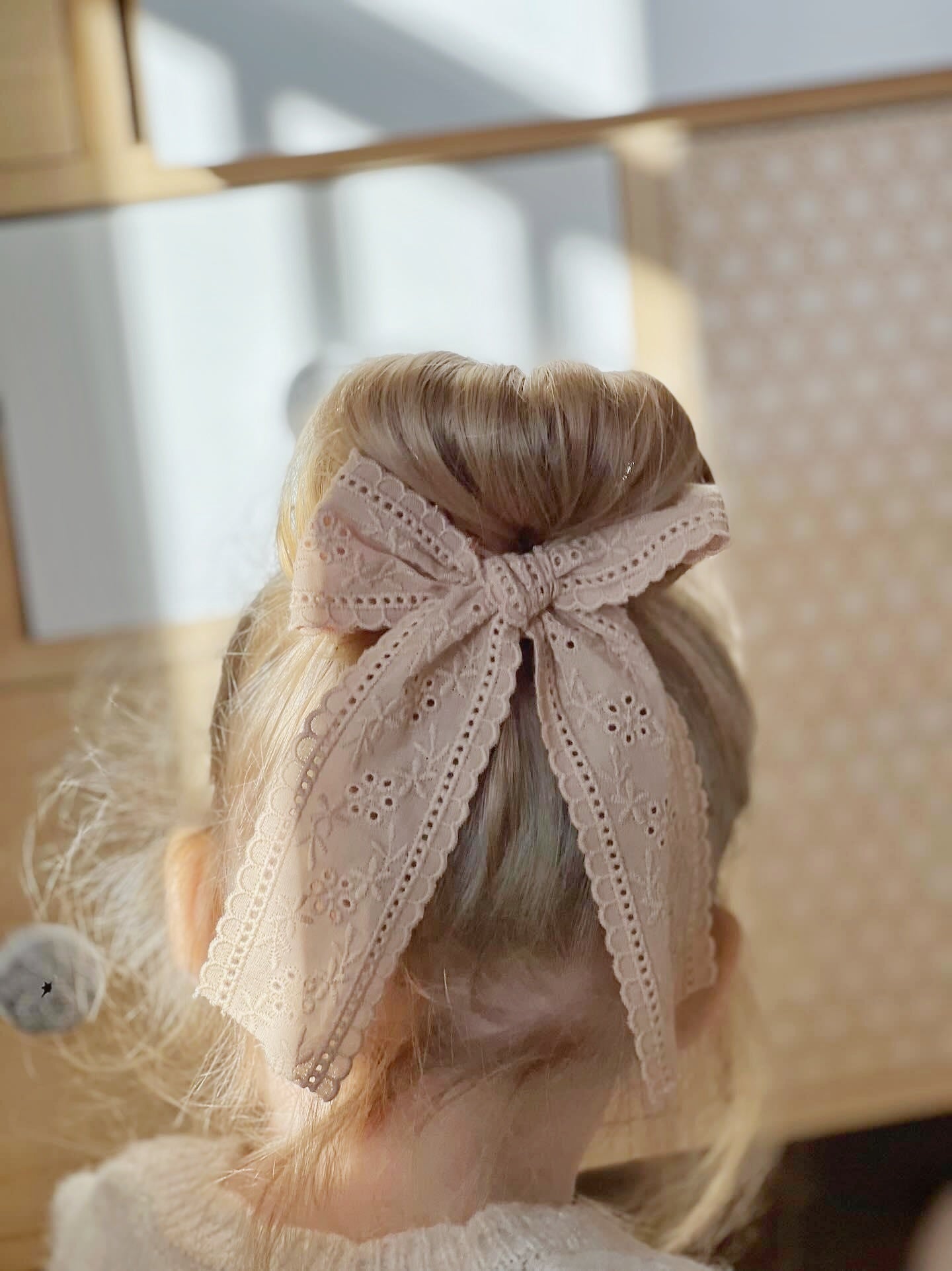 Lace fable bow