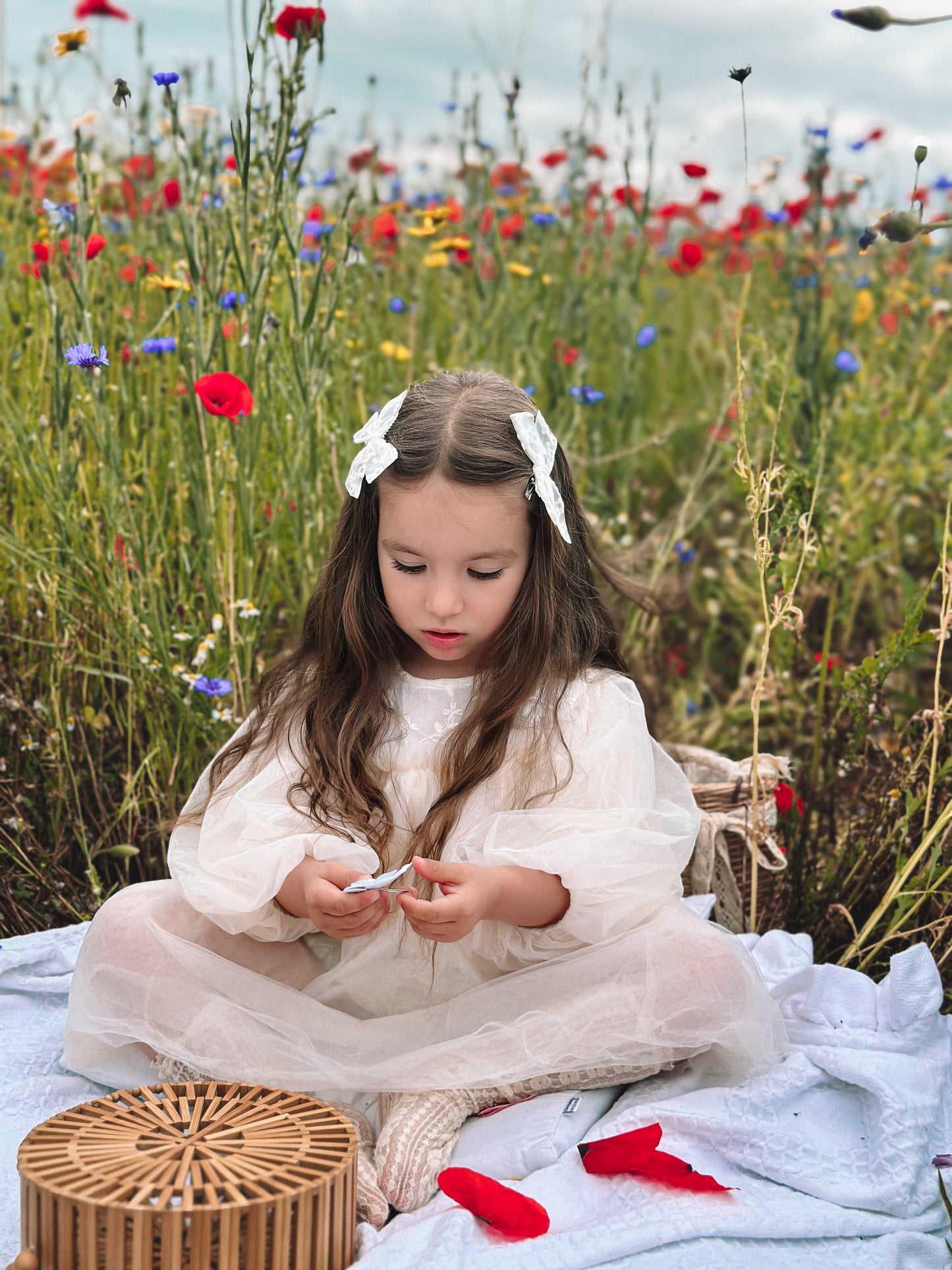 Schoolgirl Bow| White Daisy Lace |